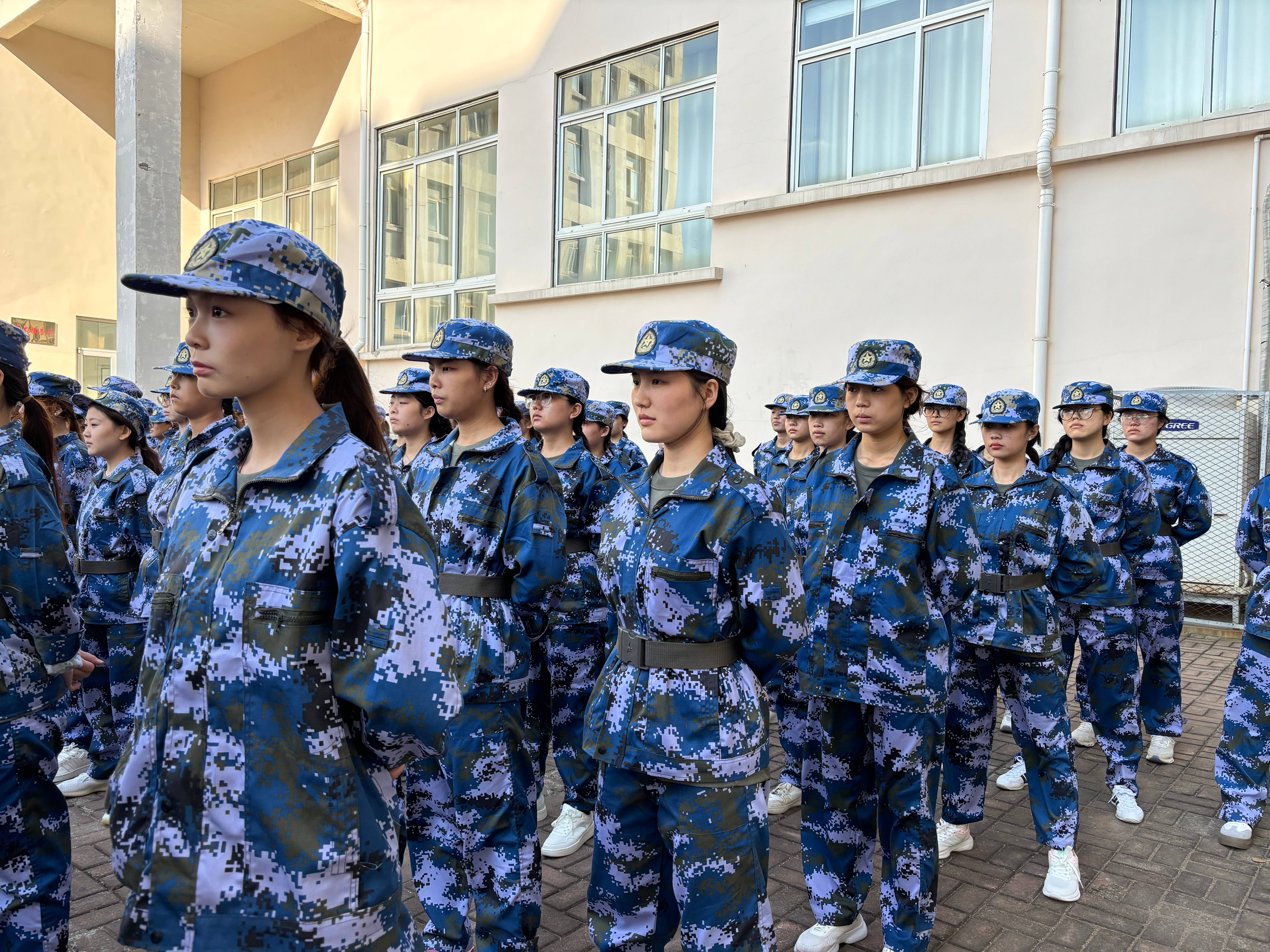 磨砺意志，铸就青春风采 ——旅游与服务学院2024级新生 军训进行时